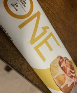 ONE Protein Bars, Cinnamon Roll, Gluten Free Protein Bars with 20g Protein and Only 1g Sugar, Guilt-Free Snacking for High Protein Diets, 2.12 oz (12 Count) 32 C1VqV2IfS