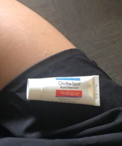 Neutrogena On-The-Spot Acne Spot Treatment with 2.5% Benzoyl Peroxide Acne Treatment Medication to Treat Face Acne, Gentle Benzoyl Peroxide Pimple Cream for Acne Prone Skin Care.75 oz 0.75 Ounce (Pack of 1) 27 C1oQ1Zh7u4S