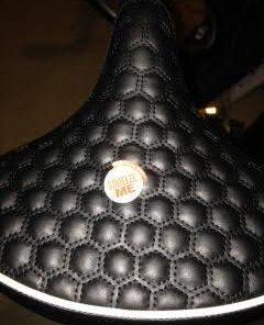 Schwinn Comfort Bike Seat, Bicycle Seat Replacement for Men and Women, Universal Fit Saddles with Standard Seat Posts Cruiser/Quilted Black 40 316zpJvTkL