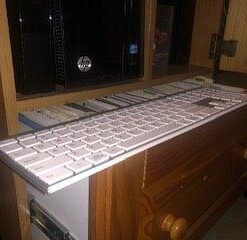 Bluetooth Keyboard, iClever DK03 Wireless Keyboard Multi-Device Keyboard, Dual Mode (Bluetooth 4.2 + 2.4G) Ultra-Slim Full-Size Keyboard for Mac, iPad, Apple, Android, Windows, Connect Up To 3 Devices 41 31JYPICuZL