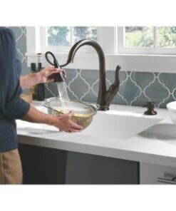 Delta Faucet Talbott Oil Rubbed Bronze Kitchen Faucet, Kitchen Faucets with Pull Down Sprayer, Kitchen Sink Faucet, Faucet for Kitchen Sink, Soap Dispenser, Venetian Bronze, Oil-Rubbed Bronze 6 31fChKVyvOL