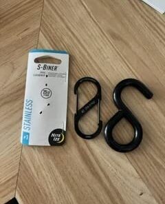 Extreme Max 3006.7270 BoatTector PWC Contour Fender with Hook & Strap Set with Adjustable Straps for Easy Secure Installation - 2-Pack Black 21 31pGBCXSfNL