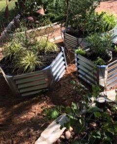 Sunnydaze 40-Inch Hexagon Galvanized Steel Raised Garden Bed Kit - Outdoor Metal Planter for Plants and Vegetables - Silver 43 414onrMCHiL