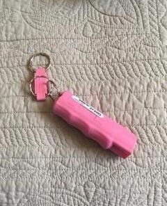 SABRE Pepper Spray, Supports National Breast Cancer Foundation, Maximum Police Strength OC Spray, Quick Release Keychain for Easy Carry and Fast Access, Finger Grip for More Accurate Aim, 25 Bursts Pink (1-Pack) 40 41qxXvx2zL