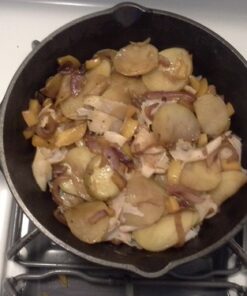 Lodge 8 Inch Cast Iron Pre-Seasoned Skillet – Signature Teardrop Handle - Use in the Oven, on the Stove, on the Grill, or Over a Campfire, Black 54 51FdHlEfBqL