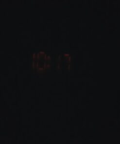 Magnasonic Projection Alarm Clock with AM/FM Radio, Battery Backup, Auto Time Set, Dual Alarm, Nap/Sleep Timer, Indoor Temperature/Date Display with Dimming & 3.5mm Audio Input - Black (EAAC601) 45 51lp eMAKcL 1