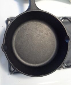 Lodge 8 Inch Cast Iron Pre-Seasoned Skillet – Signature Teardrop Handle - Use in the Oven, on the Stove, on the Grill, or Over a Campfire, Black 55 51nxj4PiVfL