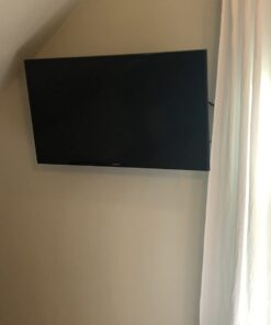 Mount-It! Articulating TV Wall Mount Corner Bracket, VESA 400 x 400 Compatible, Stable Dual Arm Full Motion, Swivel, Tilt Fits 32, 37, 40, 42, 47, 50 Inch TVs, 115 Lbs Capacity with HDMI Cable Black 45 51q3FzreIhL