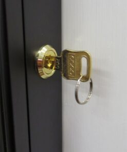 Ultra Clear PRO UV Jersey Frame Display Case for Basketball Football Baseball Hockey Jesey, Lockable Oak Finish 10 51zZHDm9THL