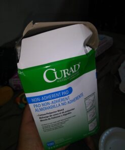 Curad Sterile Non-Adherent Pads (Pack of 100) for gentle wound dressing and absorption without sticking 17 61 8RJuLI2L
