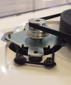 Pro-Ject Debut Carbon DC Turntable with Ortofon 2M Red Cartridge (Gloss White) 45 6167Od dZL