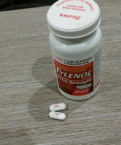 Tylenol Extra Strength Caplets with 500 mg Acetaminophen Pain Reliever Fever Reducer ct, no Flavour, 100 Count 100 Count (Pack of 1) 71 617ZCqNuweL