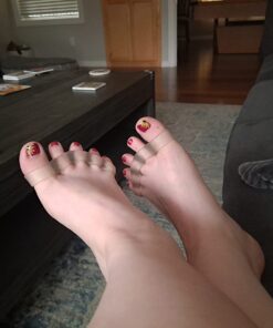 YOGABODY Naturals Toe Spreaders & Separators, Fast Pain Relief from Hammertoe & Bunions, Two Pairs in Stylish Wooden Box, Latex-Free Rubber Toe Stretchers Used for Walking, Running & Yoga Practice 32 617h7riZojL