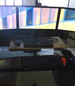 Mount-It! Triple Monitor Mount | 3 Monitor Desk Stand | Fits Three Computer Screens 19 20 21 22 23 24 Inches | C-Clamp Base | Heavy Duty Full Motion Tri Arms | VESA 75 100 Compatible up to 24 inches 48 61ALU7pdIYL