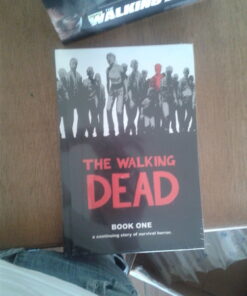 The Walking Dead: A Continuing Story of Survival Horror, Book 1 16 61D8JuUF1CL
