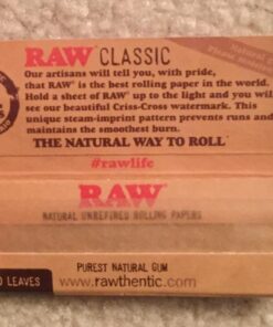 Raw Unrefined Classic 1.25 1 1/4 Size Cigarette Rolling Papers, 50 Count (Pack of 4) 31 61DFbZGI7tL