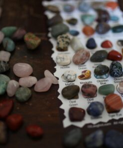 ROCK ON! Geology Game with Rock & Mineral Collection – Collect and Learn with STEM-based Educational Science Kit in Carrying Tote - Amethyst, Rhodonite, Selenite Crystal, Unakite and lots more 37 61DNfmVsWHL