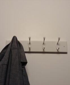 Liberty Hardware 129847 18-Inch Coat and Hat Rail/Rack with 4 Heavy Duty Hooks, White and White Flat White/White 23 61DgiSOwOKL