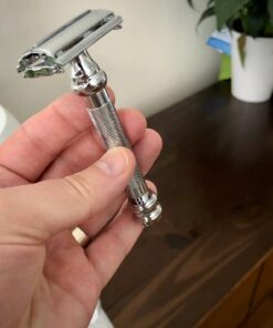 Parker Safety Razor, 99R Chrome Long Handle Heavyweight Butterfly Open Double Edge Safety Razor for Men, 5 Parker Premium Platinum Double Edge Razor Blades Included 39 61DobkRN5L