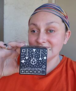 Merge Cube - Augmented & Virtual Reality Science & STEM Toy - Educational Tool - Hands-on Digital Teaching Aids - Science Simulations - Home School, Remote & in Classroom Learning - iOS & Android 1 Pack 35 61DxkUD3PsL