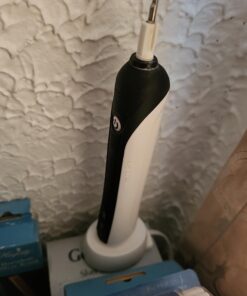 Oral-B Pro 1000 Rechargeable Electric Toothbrush, Black 1 Count (Pack of 1) 33 61EHEkYDL