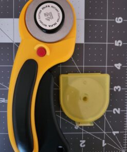 The maximum sharpness / Made in Japan /OLFA 45 mm tungsten steel Ergonomic Rotary Cutter & 45mm Rotary Blade Refill, 1-Pack Value Set 17 61FBrxvjcAL