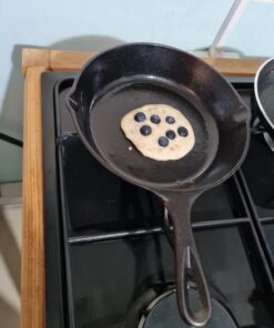 Lodge 8 Inch Cast Iron Pre-Seasoned Skillet – Signature Teardrop Handle - Use in the Oven, on the Stove, on the Grill, or Over a Campfire, Black 42 61Fv5esgIOL