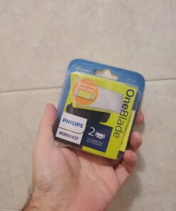 Philips Norelco Genuine OneBlade Replacement Blades, 2 Count, QP220/80 38 61GQhYcUDRL