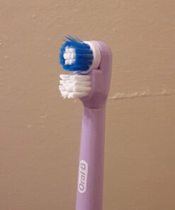 Oral-B Kids Battery Power Electric Toothbrush Featuring Disney's Frozen for Children and Toddlers age 3+, Soft (Characters May Vary) Multi 1 Count (Pack of 1) 41 61H9vS6xDOL