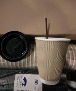 SPRINGPACK Disposable Paper Coffee Cups with Lids, 100 pack 12 oz Ripple Wall Insulated To Go Coffee Cups for Hot/Cold Beverage, Recyclable Takeaway Drinking Cups for Home Office Cafe Party 40 61JcuYJ 72L