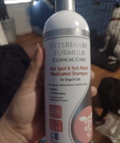 Veterinary Formula Clinical Care Hot Spot & Itch Relief Medicated Shampoo for Dogs and Cats 16oz – Helps Alleviate Sensitive Skin, Scratching, and Licking of Coat 42 61K34lqAsqL