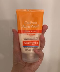 Neutrogena Oil-Free Acne Face Scrub, 2% Salicylic Acid Acne Treatment Medicine, Daily Face Wash to help Prevent Breakouts, Oil Free Exfoliating Facial Cleanser for Acne-Prone Skin, 4.2 fl. oz Unscented 4.2 Fl Oz (Pack of 1) 40 61KFsMzxFPL