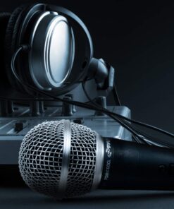 Pyle Professional Dynamic Vocal Microphone - Moving Coil Dynamic Cardioid Unidirectional Handheld Microphone with ON/OFF Switch Includes 15ft XLR Audio Cable to 1/4'' Audio Connection - PDMIC59,Black 15 61KlgpPKqEL