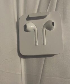 Apple EarPods Headphones with Lightning Connector, Wired Ear Buds for iPhone with Built-in Remote to Control Music, Phone Calls, and Volume Lighting 24 61KnymXZn7L