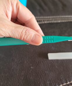 Medpride Disposable Scalpel Blades| Sharp, Tempered Stainless-Steel Blades | Pack of 10 Sterile Scalpel Knives| Plastic Handle| Individual Pouches| for Dermaplaining, Podiatry, Crafts & More (#10) #10 41 61L2MUvj FL