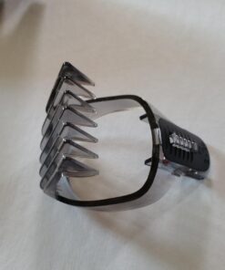 Philips Norelco Multigroom 3100 with 5 attachments and skin-friendly blades, QG3330/49 64 61LQqMFwwJL