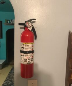 Kidde Fire Extinguisher for Home, 1-A:10-B:C, Dry Chemical Extinguisher, Red, Mounting Bracket Included 1 Pack Basic 46 61O ZcYLHkL