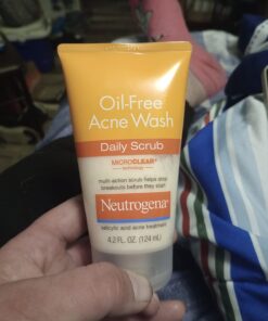 Neutrogena Oil-Free Acne Face Scrub, 2% Salicylic Acid Acne Treatment Medicine, Daily Face Wash to help Prevent Breakouts, Oil Free Exfoliating Facial Cleanser for Acne-Prone Skin, 4.2 fl. oz Unscented 4.2 Fl Oz (Pack of 1) 43 61QLy7Shr7L