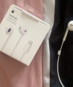 Apple EarPods Headphones with Lightning Connector, Wired Ear Buds for iPhone with Built-in Remote to Control Music, Phone Calls, and Volume Lighting 32 61QndSZPuCL