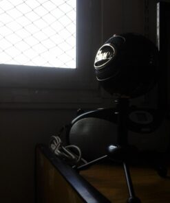 Logitech for Creators Blue Snowball USB Microphone for PC, Mac, Gaming, Recording, Streaming, Podcasting, Condenser Mic with Cardioid and Omnidirectional Pickup Patterns, Stylish Retro Design – Black Gloss Black 79 61T5U5gj2KL