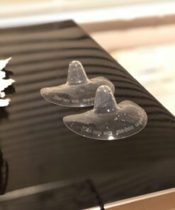 Medela Contact Nipple Shield, 20mm Small, Nippleshield for Breastfeeding with Latch Difficulties or Flat or Inverted Nipples, Made Without BPA 11 61WDjUb10HL