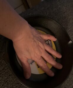 Lodge 8 Inch Cast Iron Pre-Seasoned Skillet – Signature Teardrop Handle - Use in the Oven, on the Stove, on the Grill, or Over a Campfire, Black 39 61ZBo2tKcL