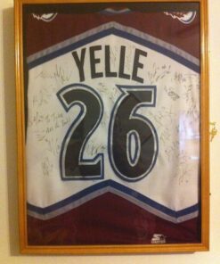 Ultra Clear PRO UV Jersey Frame Display Case for Basketball Football Baseball Hockey Jesey, Lockable Oak Finish 12 61bdbfnj66L