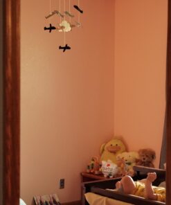 Sorrel + Fern Baby Crib Mobile (Airplanes in The Clouds) - Nursery Decoration Ceiling Mobile and Baby Shower for Boys & Girls - Grey and White Airplanes in The Clouds 34 61bocpwmjzL