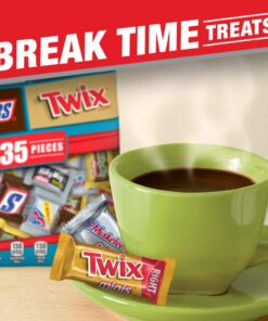 SNICKERS, TWIX, MILKY WAY & 3 MUSKETEERS Variety Pack Fun Size Variety Pack Milk Chocolate & Dark Chocolate Candy Bars Assortment, 40 oz 135 Piece Bag 23 61bpEI5RkpL
