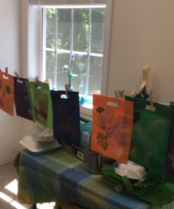 Aneco 50 Pieces 9.5 by 11.5 Inches Non-woven Bags Poly Goodie Treat Bag Rainbow Colors Tote Bag Party Gift Handles Bag Party Favors, 10 Colors 39 61cLPMnKOnL