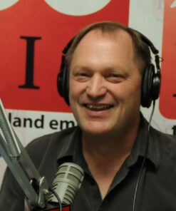 Radians SV55 Class 2 Heavy Woven Two Tone Engineer Vest with Padded Neck to Support Extra Weight in Cargo Pockets One Size Green 28 61gXDKhaa9L