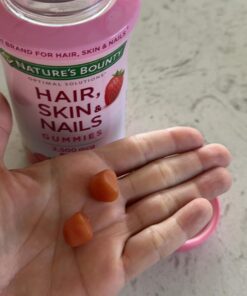Nature's Bounty Hair, Skin & Nails with Biotin, Strawberry Gummies Vitamin Supplement, Supports Hair, Skin, and Nail Health for Women, 2500 mcg, 140 Ct 140 Count (Pack of 1) 25 61gk30 2pPL
