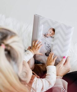 Pearhead First 5 Years Chevron Baby Memory Book, Clean-Touch Baby Safe Ink Pad for Baby’s Handprint or Baby’s Footprint, Gender Neutral Baby Milestone And Pregnancy Book, Gray Gray Chevron Babybook 35 61guIIf7gXL