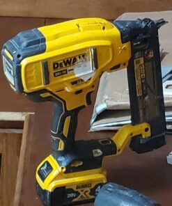 DEWALT 20V MAX* Cordless Brad Nailer Kit, 18GA (DCN680D1) 38 61ibP9KZhL